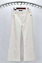 Load image into Gallery viewer, Wednesday Lulu loose fit jeans -White