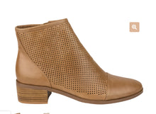 Load image into Gallery viewer, Gwen boots tan