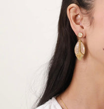 Load image into Gallery viewer, Franck Herval earrings pink and freshwater pearls mother of pearl 5.5cm