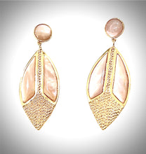 Load image into Gallery viewer, Franck Herval earrings pink and freshwater pearls mother of pearl 5.5cm