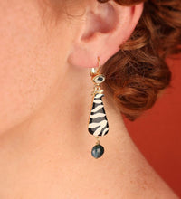 Load image into Gallery viewer, TARATATA - LEVER BACK EARRINGS FANTAISIE
ZEBRA
