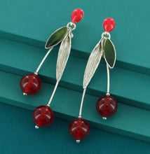 Load image into Gallery viewer, TARATATA - STUD EARRINGS FANTAISIE
CERISE
