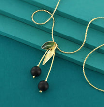 Load image into Gallery viewer, TARATATA - NECKLACE FANTAISIE
CERISE
