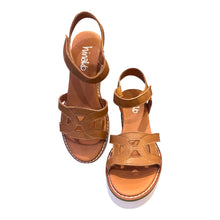 Load image into Gallery viewer, Hinako Melville coconut

