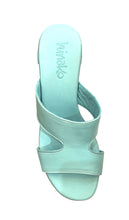 Load image into Gallery viewer, Hinako devinport baby blue slides
