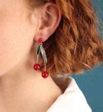 Load image into Gallery viewer, TARATATA - STUD EARRINGS FANTAISIE
CERISE
