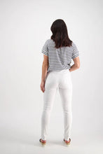 Load image into Gallery viewer, Vassalli jeans 5535 white denim
