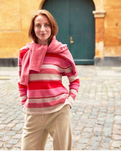Load image into Gallery viewer, Mansted Lamb stripe crew Fabia sand
