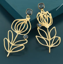 Load image into Gallery viewer, TARATATA - STUD EARRINGS FANTAISIE
ESQUISSE
