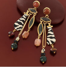 Load image into Gallery viewer, TARATATA - STUD EARRINGS FANTAISIE
ZEBRA
