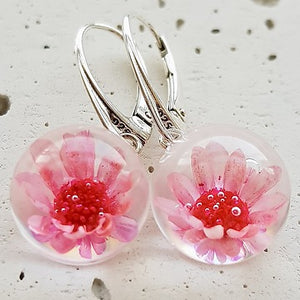 Resin sterling silver  pink daisy  earings with short hoop