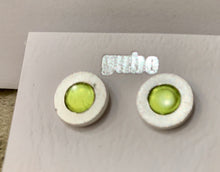 Load image into Gallery viewer, Gubo hand blown glass earrings lime/silver
