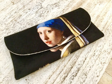 Load image into Gallery viewer, Velour glasses case pearl earring
