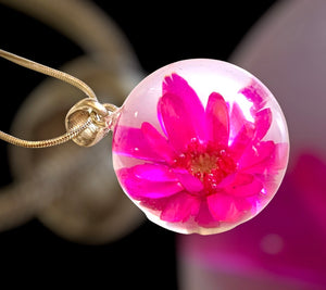 Resin sterling silver necklace Fuchsia daisy