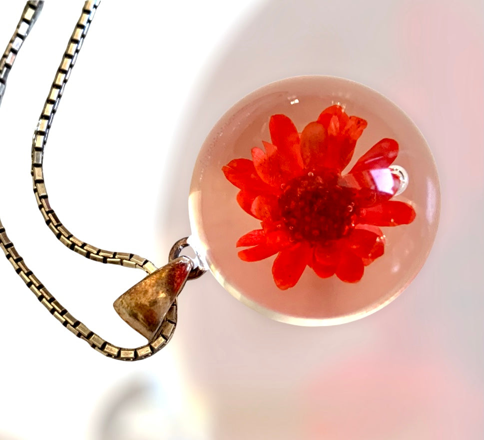 Resin sterling silver necklace red daisy small