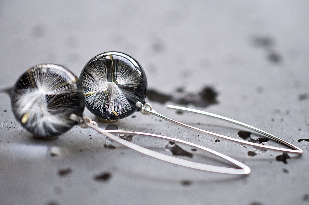 Resin sterling silver earings with dandelion black/gold