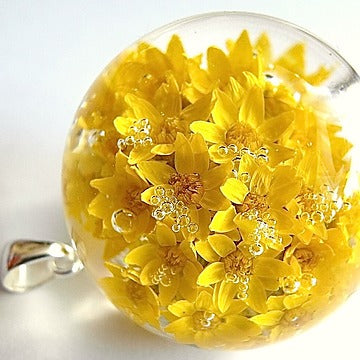 Resin sterling silver necklace with yellow flowers