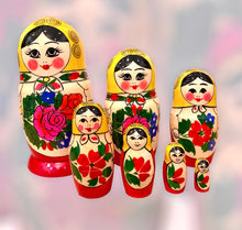 Load image into Gallery viewer, Babushka doll Semenov Traditional 7-set
