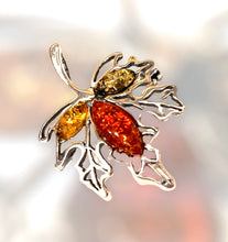 Load image into Gallery viewer, Amber Autumn leaf broche 3cm

