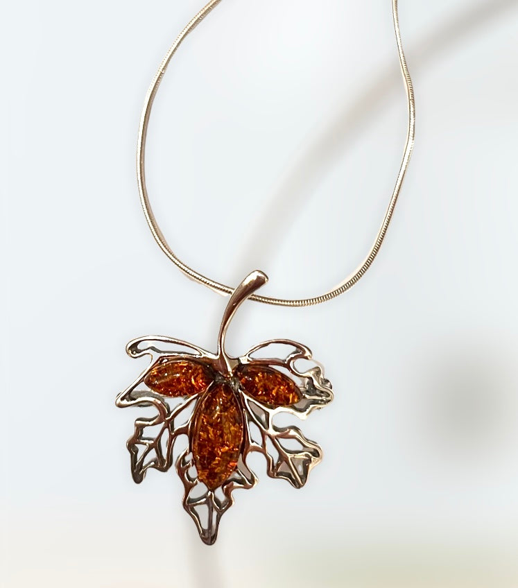 Amber Autumn leaf with silver chain 3cm